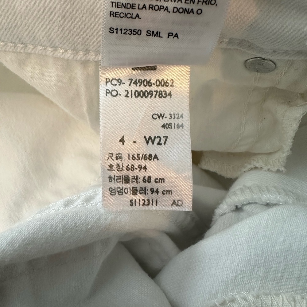Levi's Women's MId Rise Capris Size 4/27. NWT - Picture 5 of 8